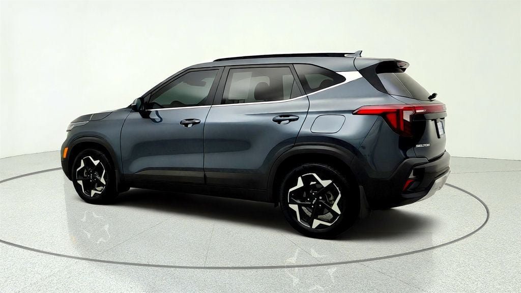 Used 2024 Kia Seltos EX FWD image 7