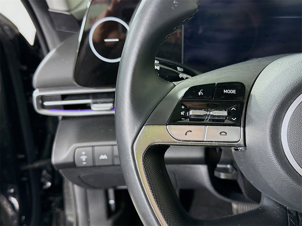 Certified 2022 Hyundai Elantra Limited w/ Cargo Package image 22