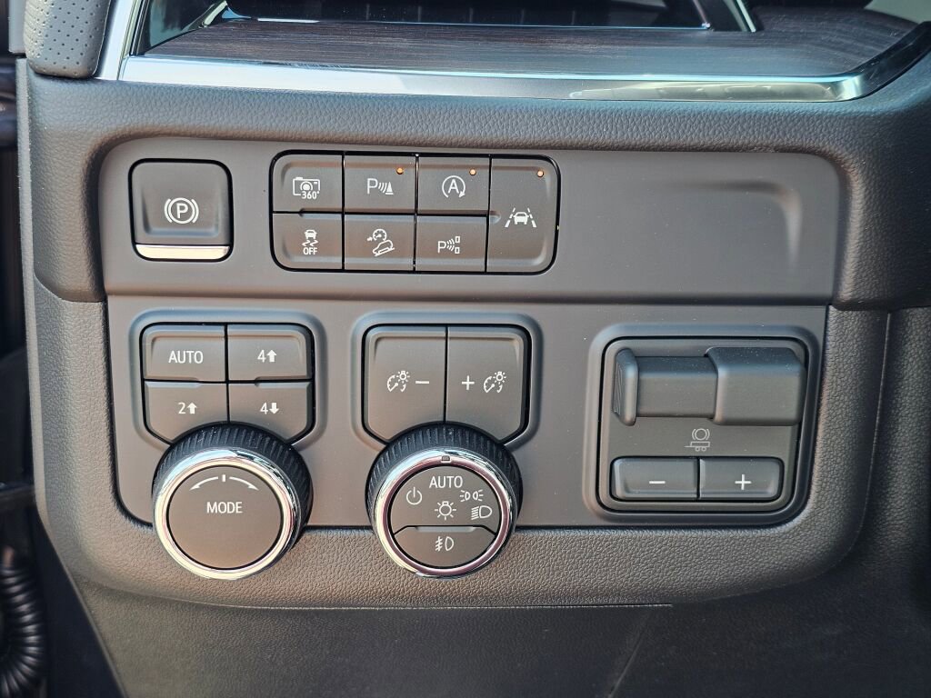 New 2026 Chevrolet Suburban Premier w/ Sun And Tow Package AWD/4WD image 37