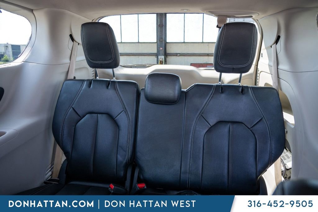 Used 2022 Chrysler Pacifica Touring-L image 24