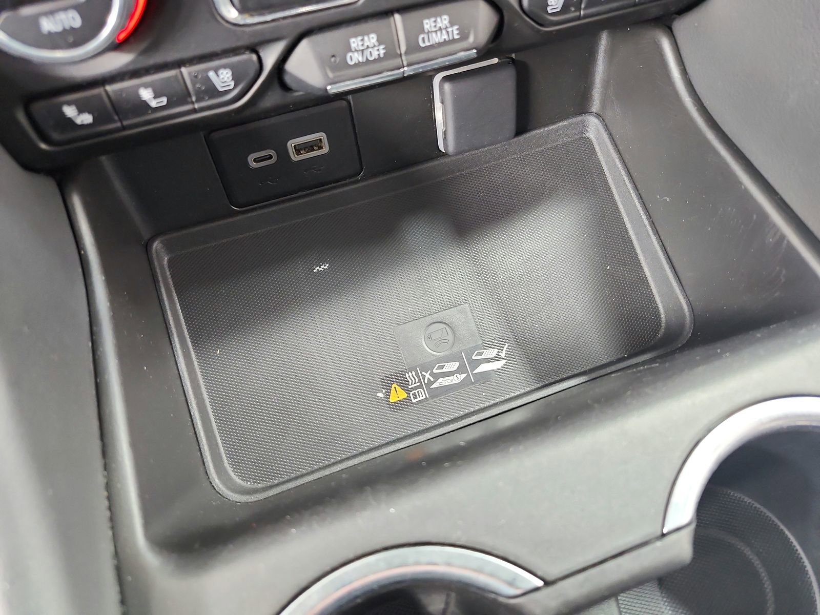 Used 2023 Chevrolet Suburban Premier image 32