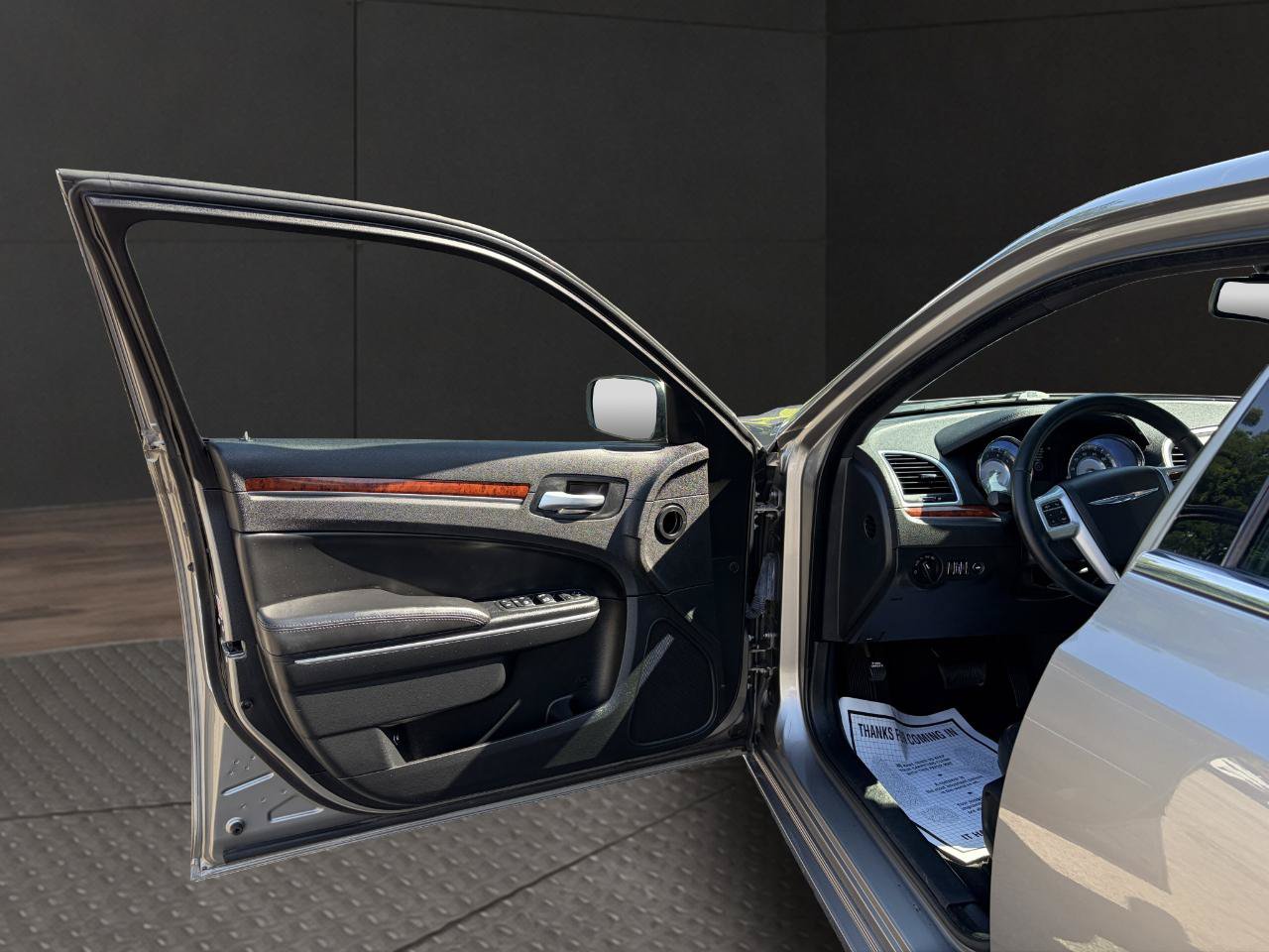 Used 2014 Chrysler 300 RWD image 17