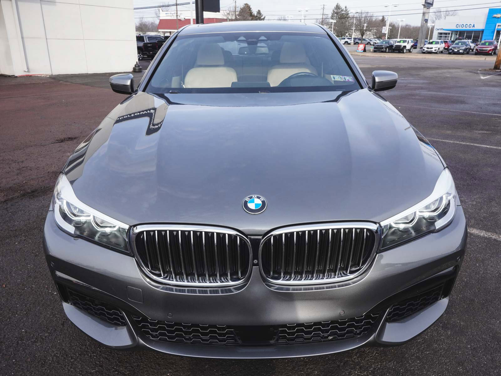 Used 2017 BMW 740i image 2