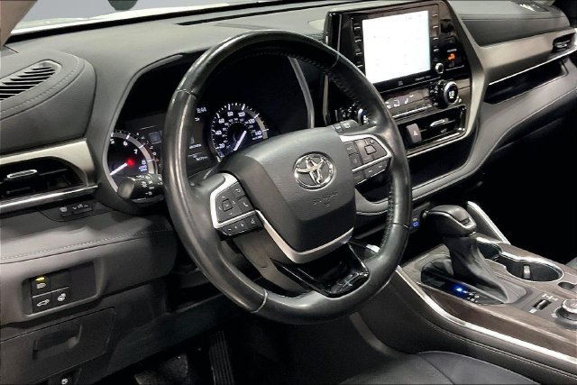 Used 2022 Toyota Highlander Limited AWD/4WD image 16
