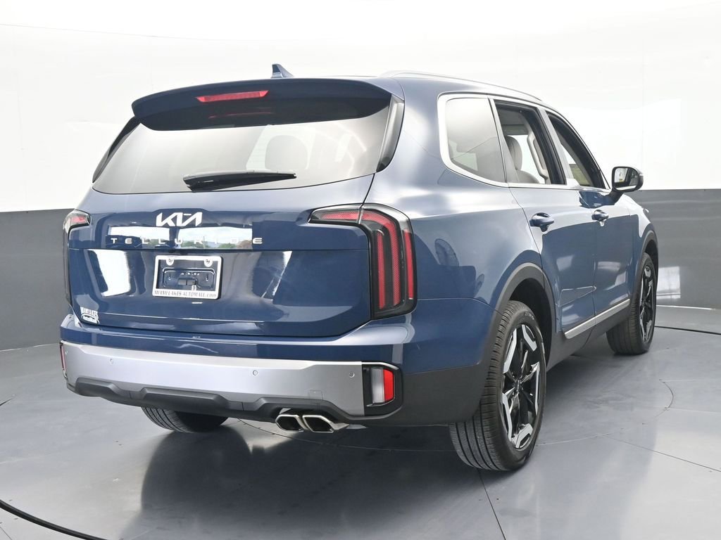 Used 2025 Kia Telluride EX w/ EX Captain's Chair Package image 5