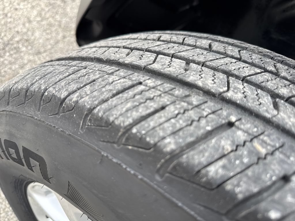 Used 2015 Jeep Cherokee Latitude w/ Cold Weather Group AWD/4WD image 33