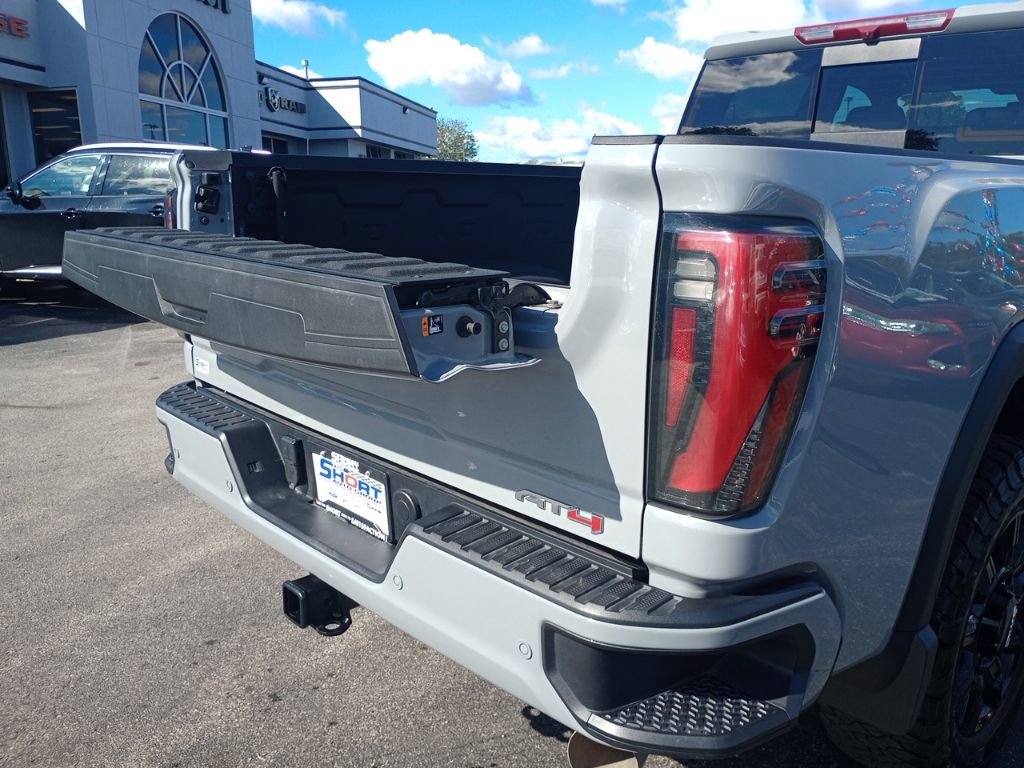 Used 2025 GMC Sierra 2500 AT4 image 10