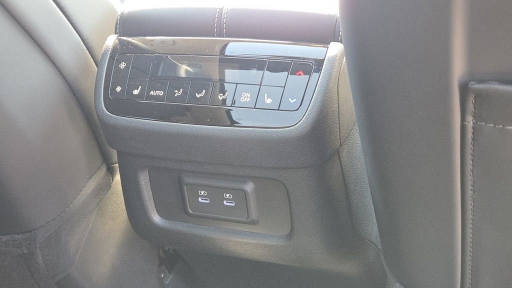 New 2026 INFINITI QX60 Luxe image 9