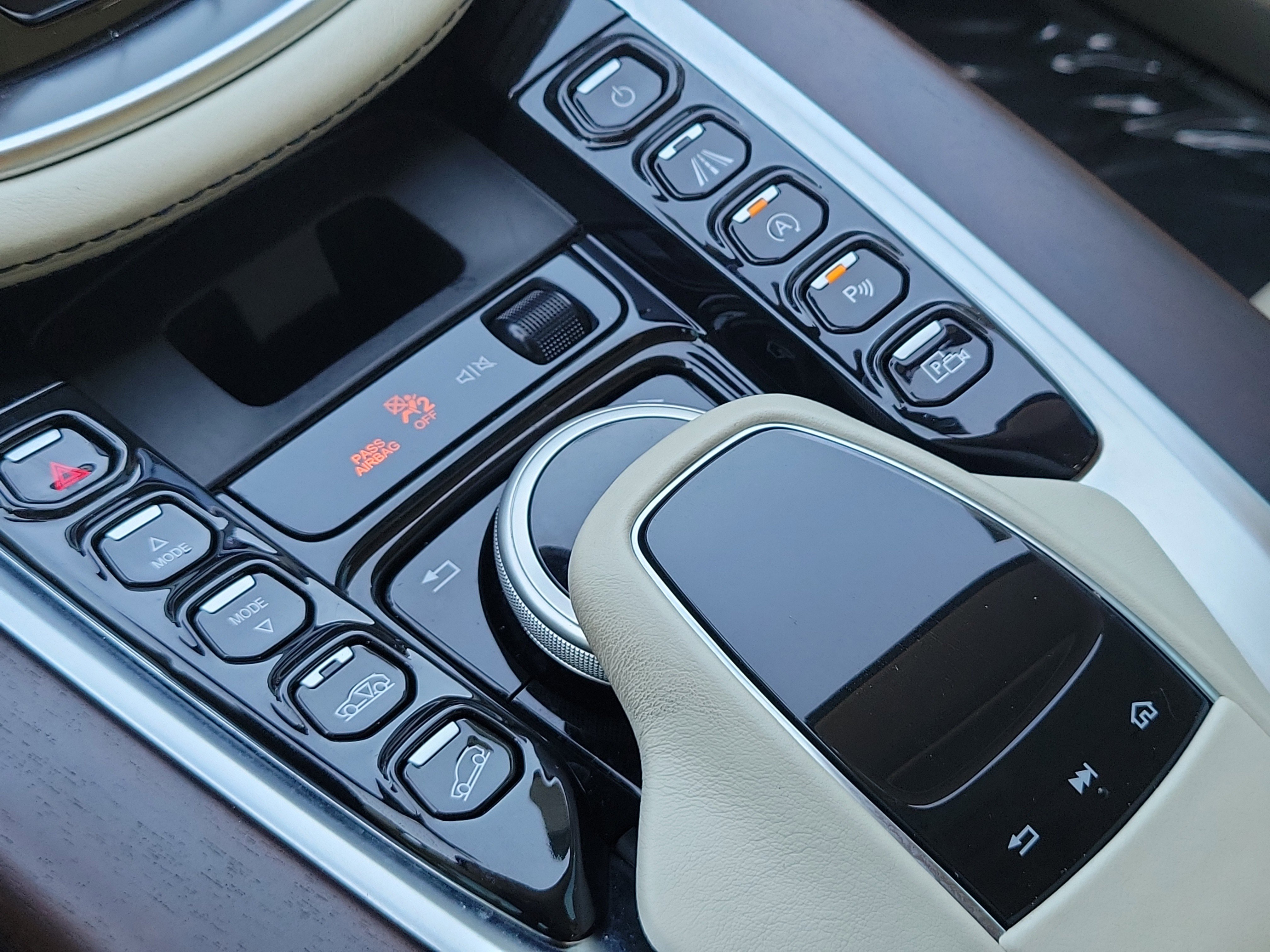 Used 2021 Aston Martin DBX image 33