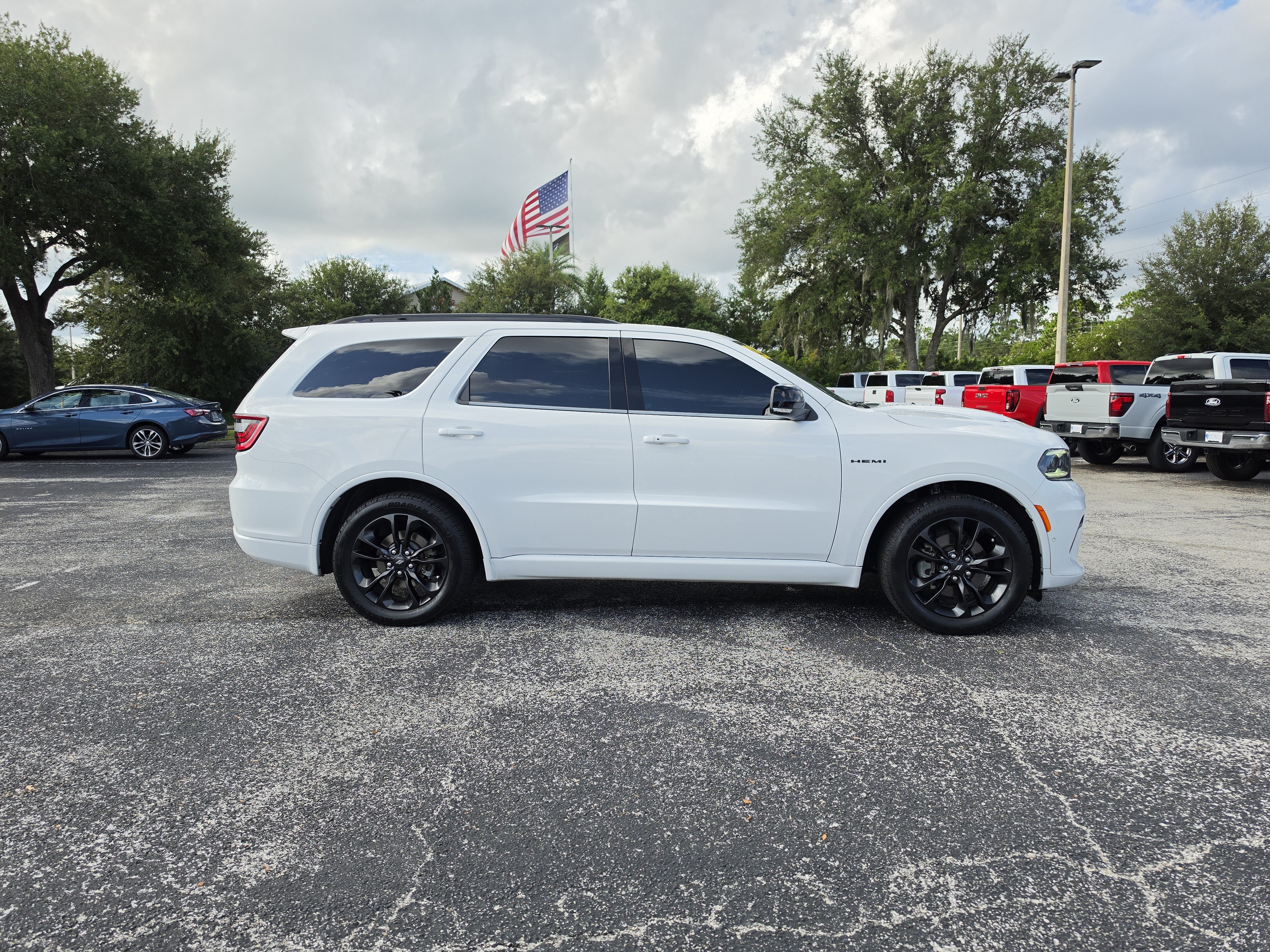 Used 2023 Dodge Durango R/T RWD image 3