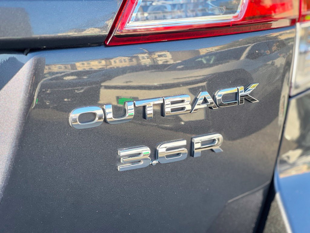 Used 2012 Subaru Outback 3.6R Limited w/ Moonroof Pkg AWD/4WD image 9