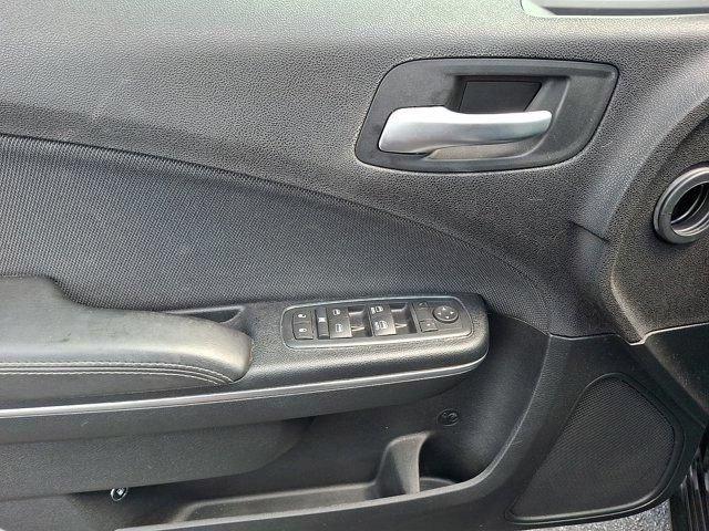 Used 2016 Dodge Charger SE RWD image 17
