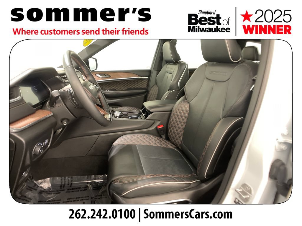 Used 2025 Jeep Grand Cherokee L Summit w/ Obsidian Package AWD/4WD image 9