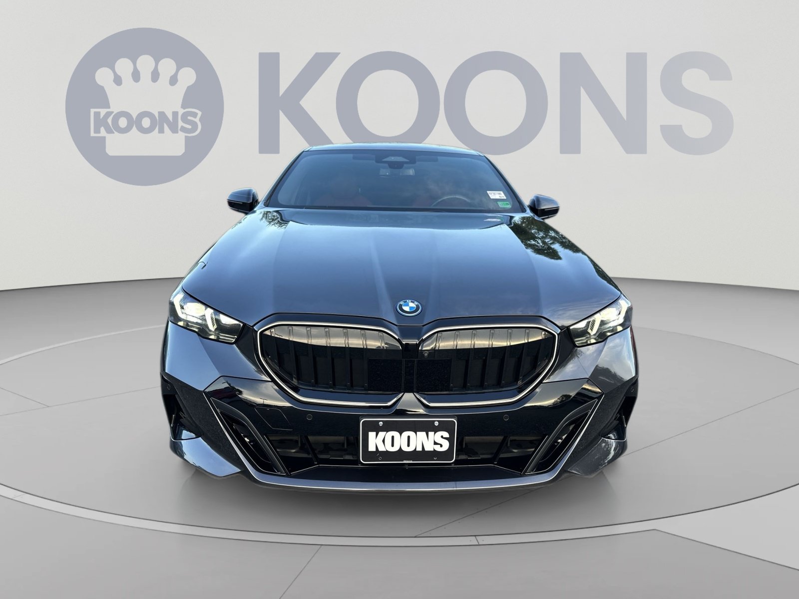 Used 2025 BMW 550e xDrive w/ Executive Package AWD/4WD image 4