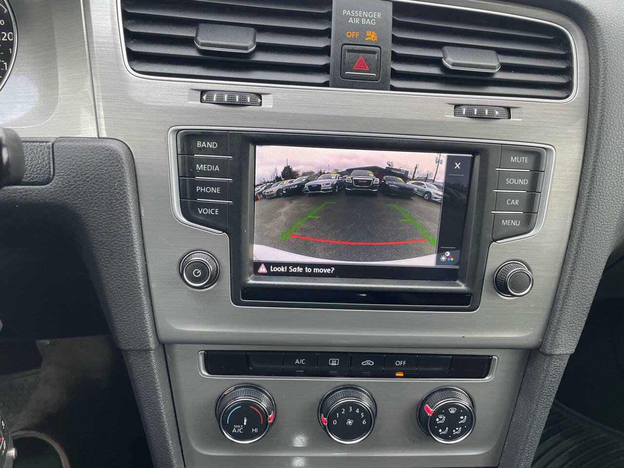 Used 2016 Volkswagen Golf S image 43