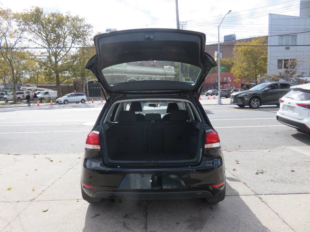 Used 2014 Volkswagen Golf 4-Door image 20