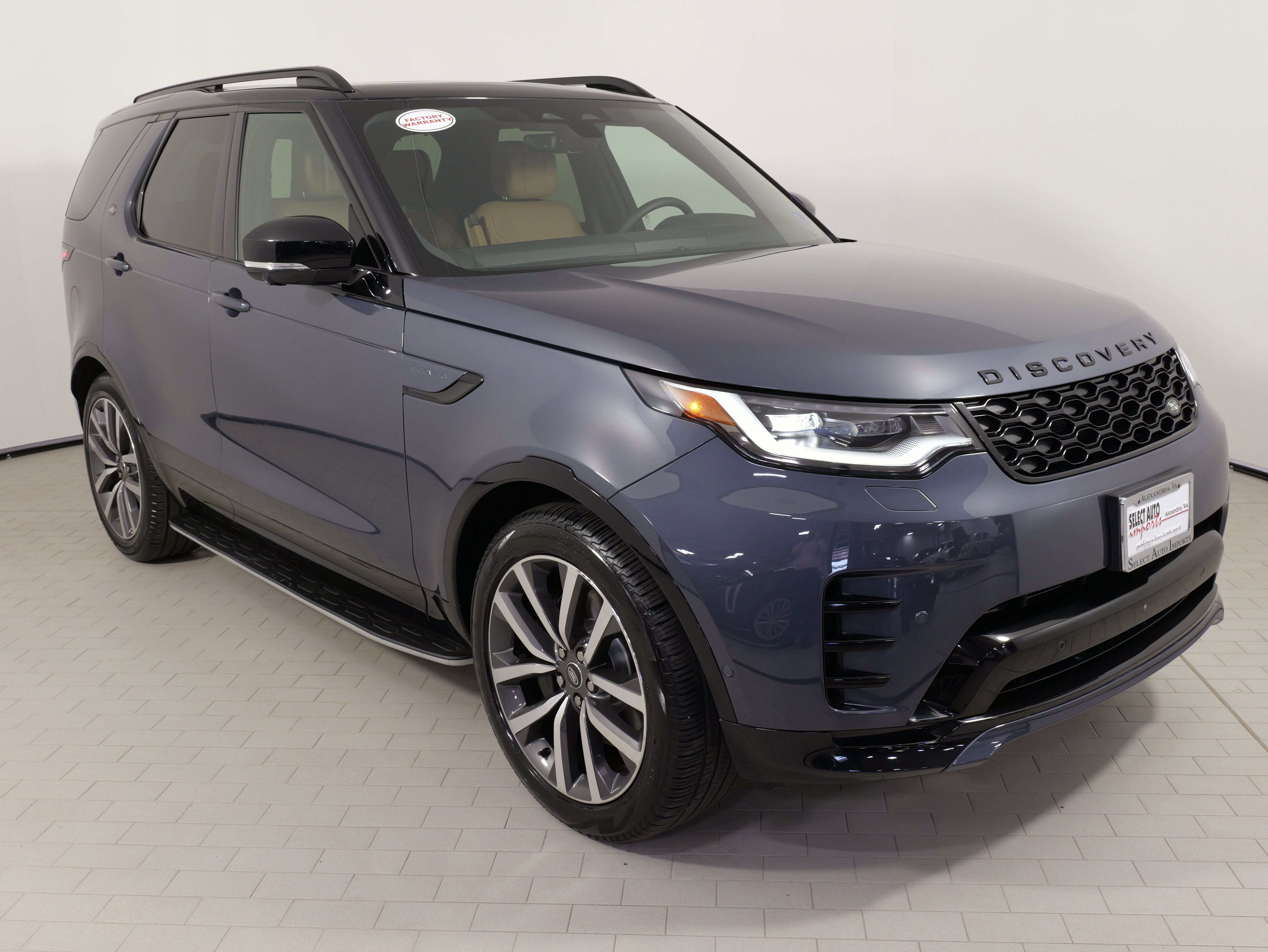 Used 2024 Land Rover Discovery Dynamic SE image 7