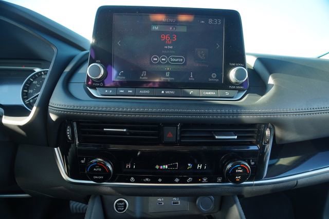 Used 2023 Nissan Rogue SL image 30