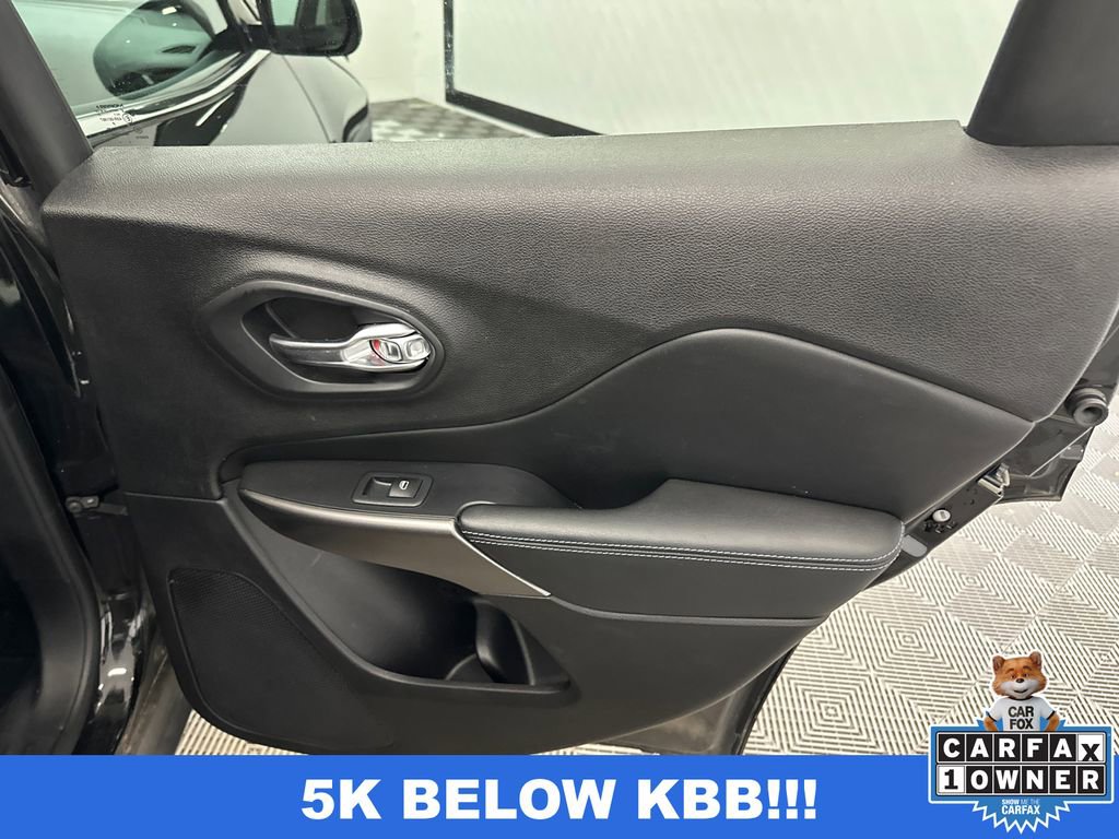 Used 2020 Jeep Cherokee Latitude Plus image 17