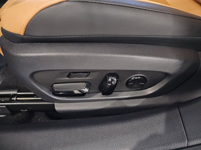 Certified 2025 Lexus ES 300h Ultra Luxury w/ Accessory Package (Z2) image 30