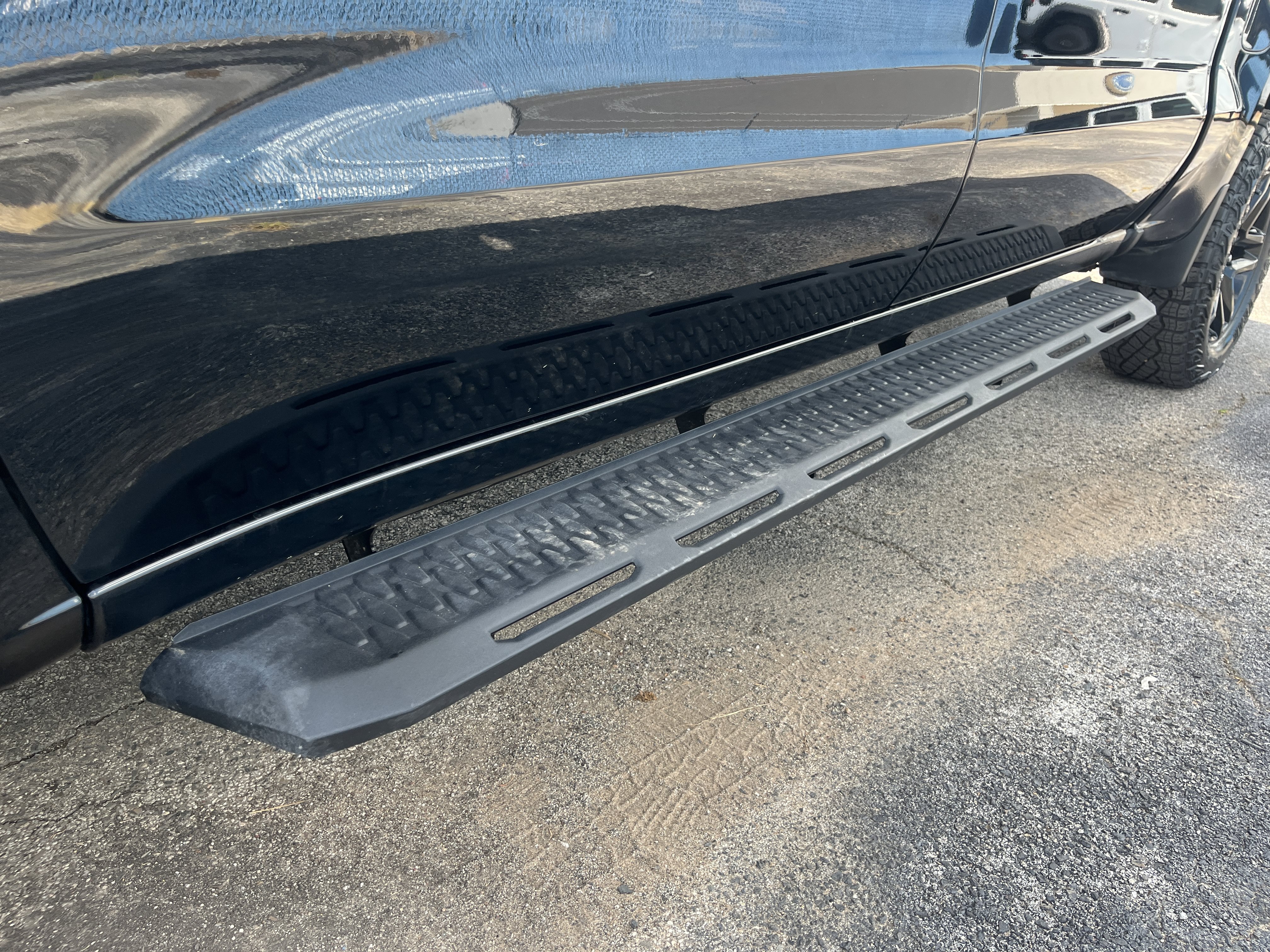 Used 2025 Chevrolet Silverado 1500 Custom Trail Boss w/ LPO, Dark Essentials Package AWD/4WD image 10