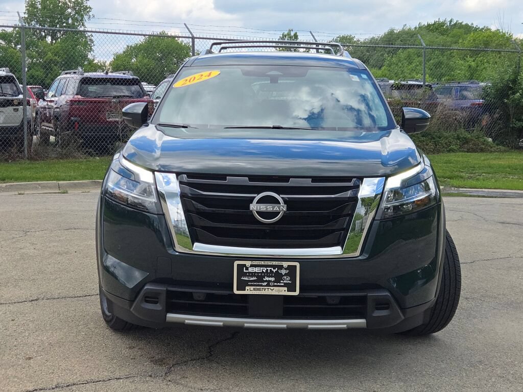 Used 2024 Nissan Pathfinder SL AWD/4WD image 4
