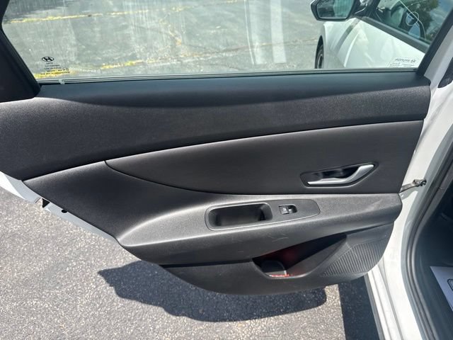 Used 2023 Hyundai Elantra SEL w/ Convenience Package FWD image 9