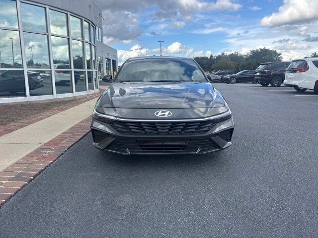 Used 2025 Hyundai Elantra Sport FWD image 2