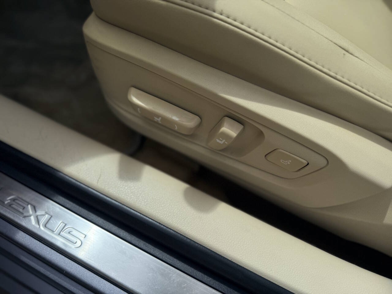 Used 2013 Lexus ES 300h w/ Premium Pkg FWD image 25