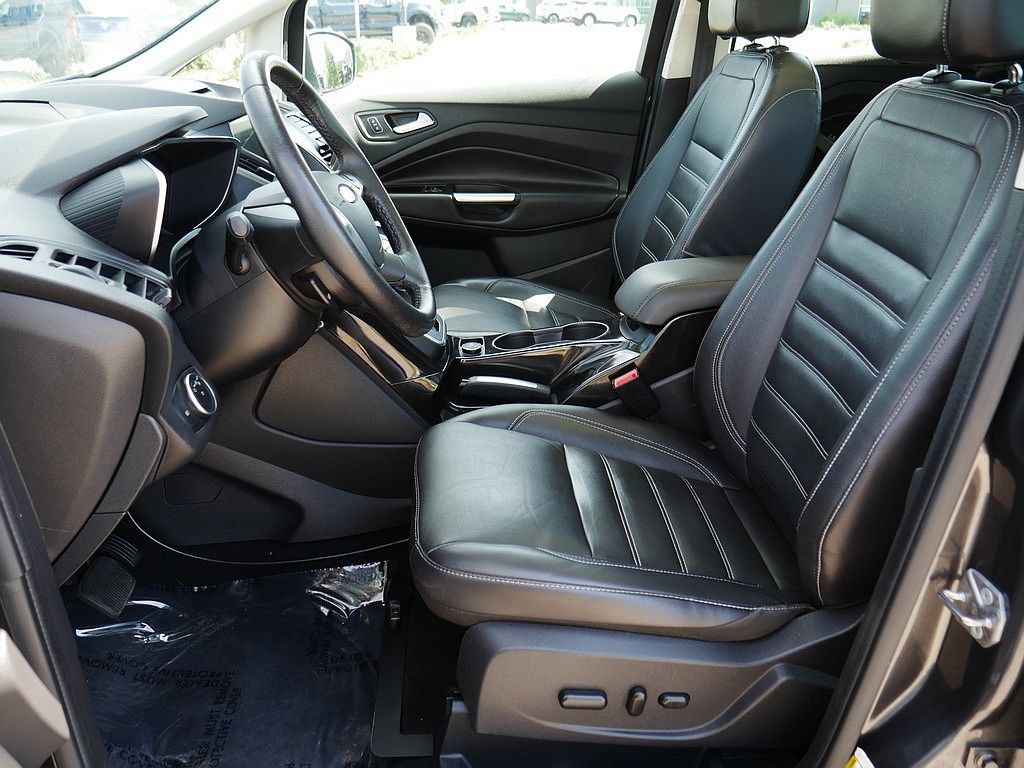 Used 2017 Ford C-MAX Energi Titanium w/ Equipment Group 501A FWD image 11