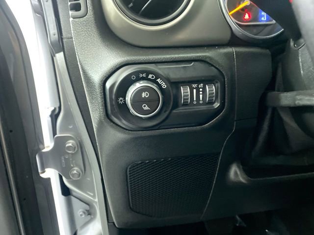 Used 2021 Jeep Gladiator Willys image 15