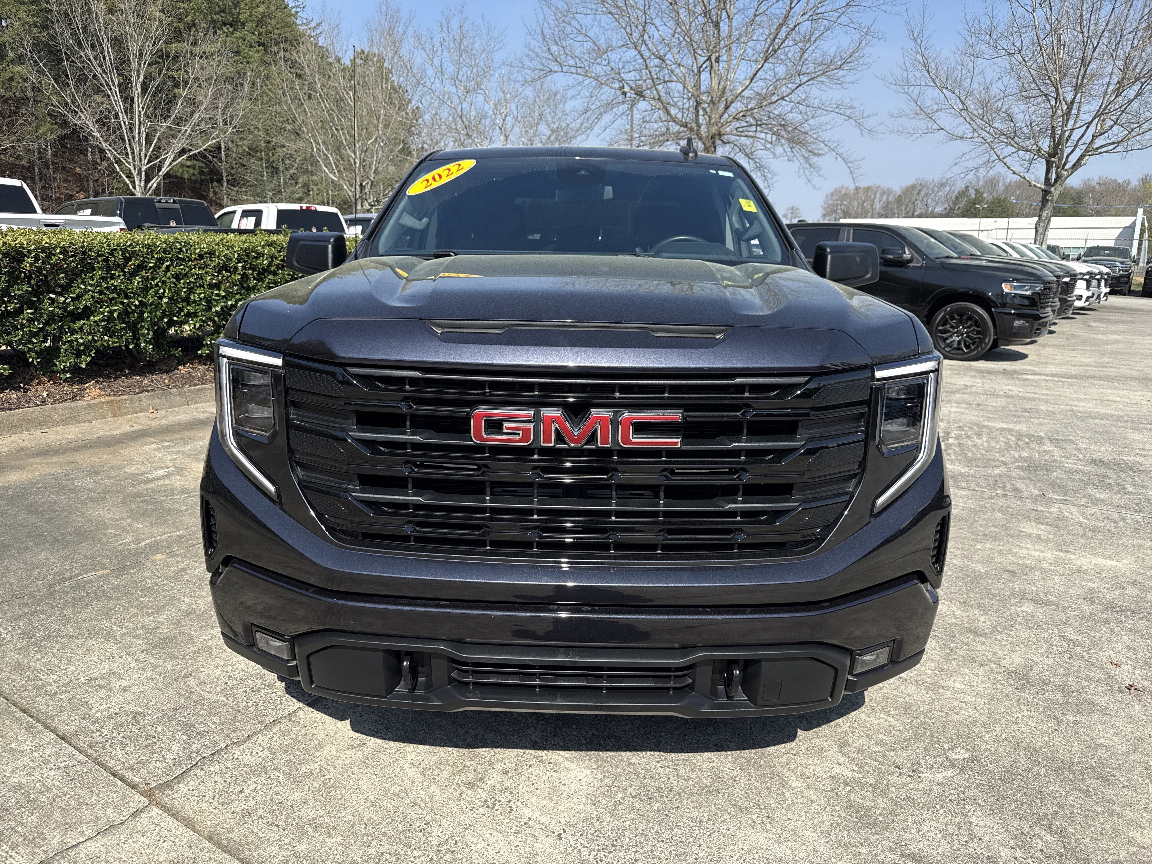 Used 2022 GMC Sierra 1500 Elevation image 2