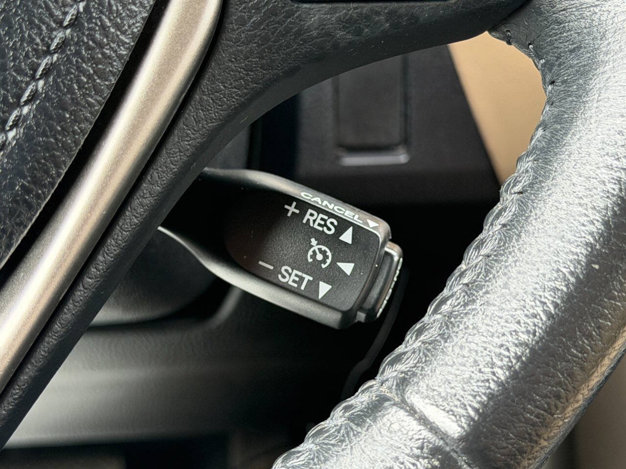 Used 2013 Toyota RAV4 Limited AWD/4WD image 38
