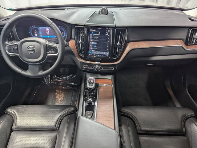 Used 2023 Volvo XC60 B5 Ultimate w/ Climate Package image 6