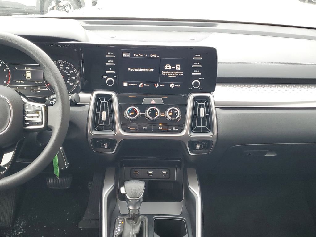 Used 2023 Kia Sorento LX image 23