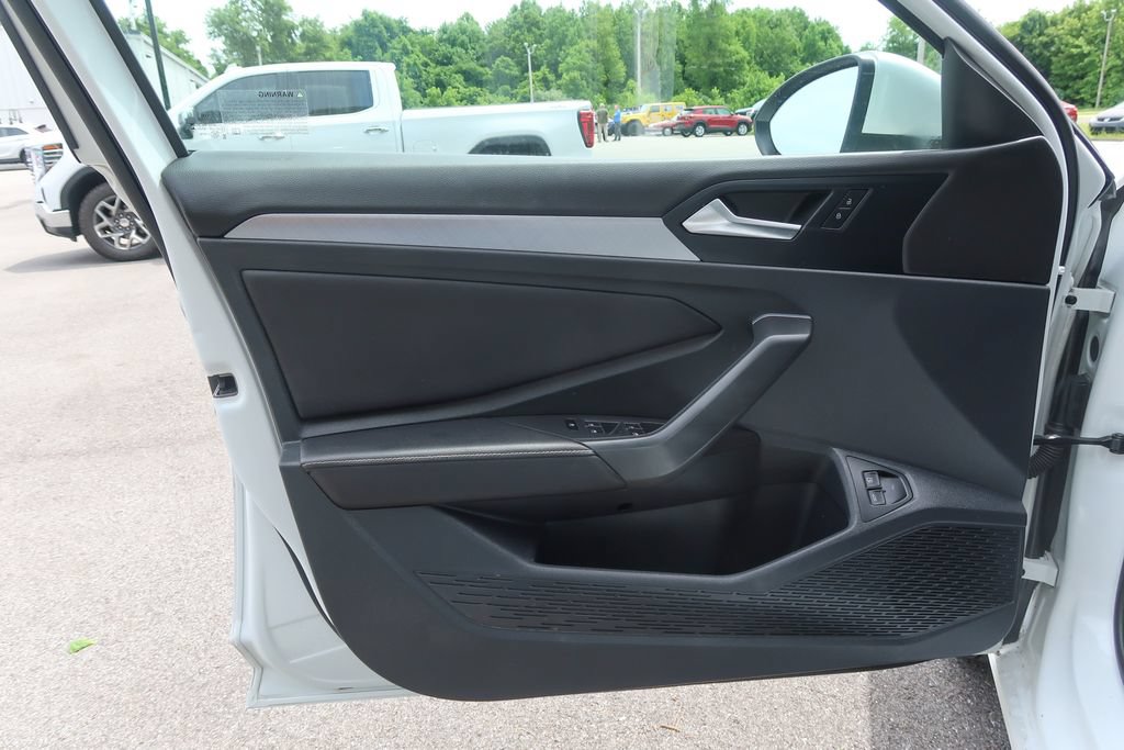 Used 2023 Volkswagen Jetta SE FWD image 21