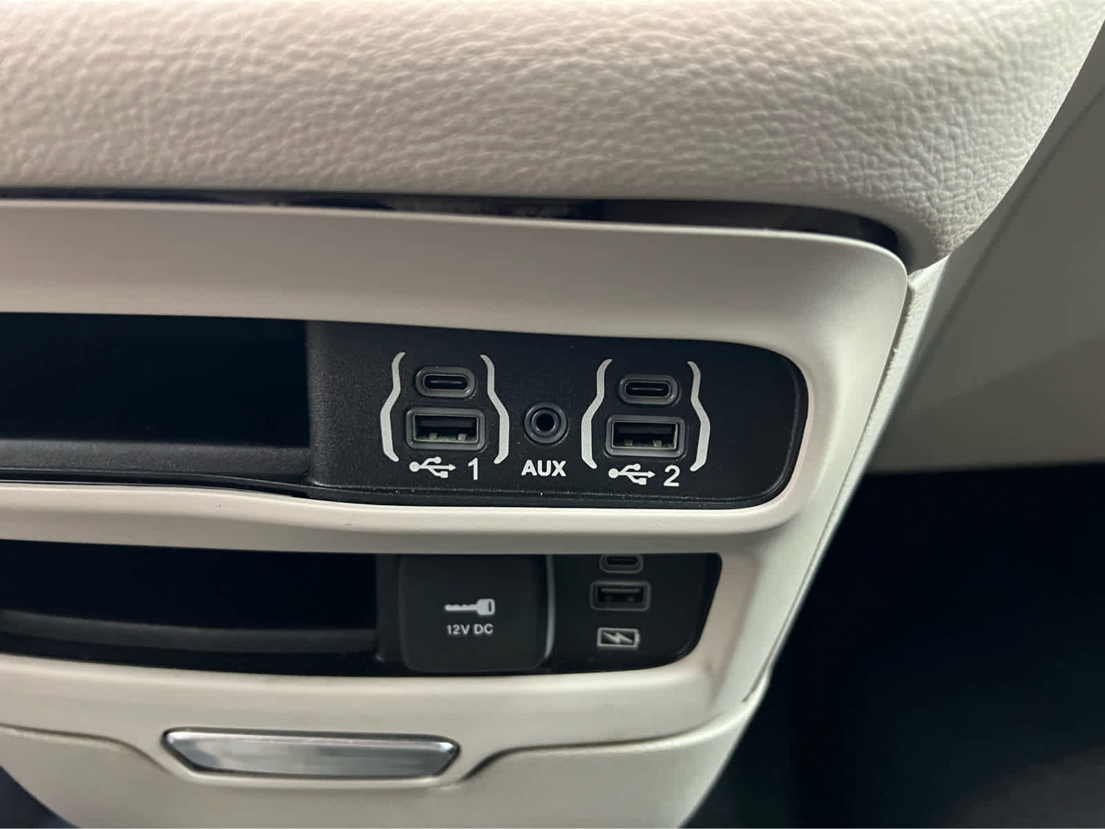 Used 2022 Chrysler Pacifica Touring-L image 36