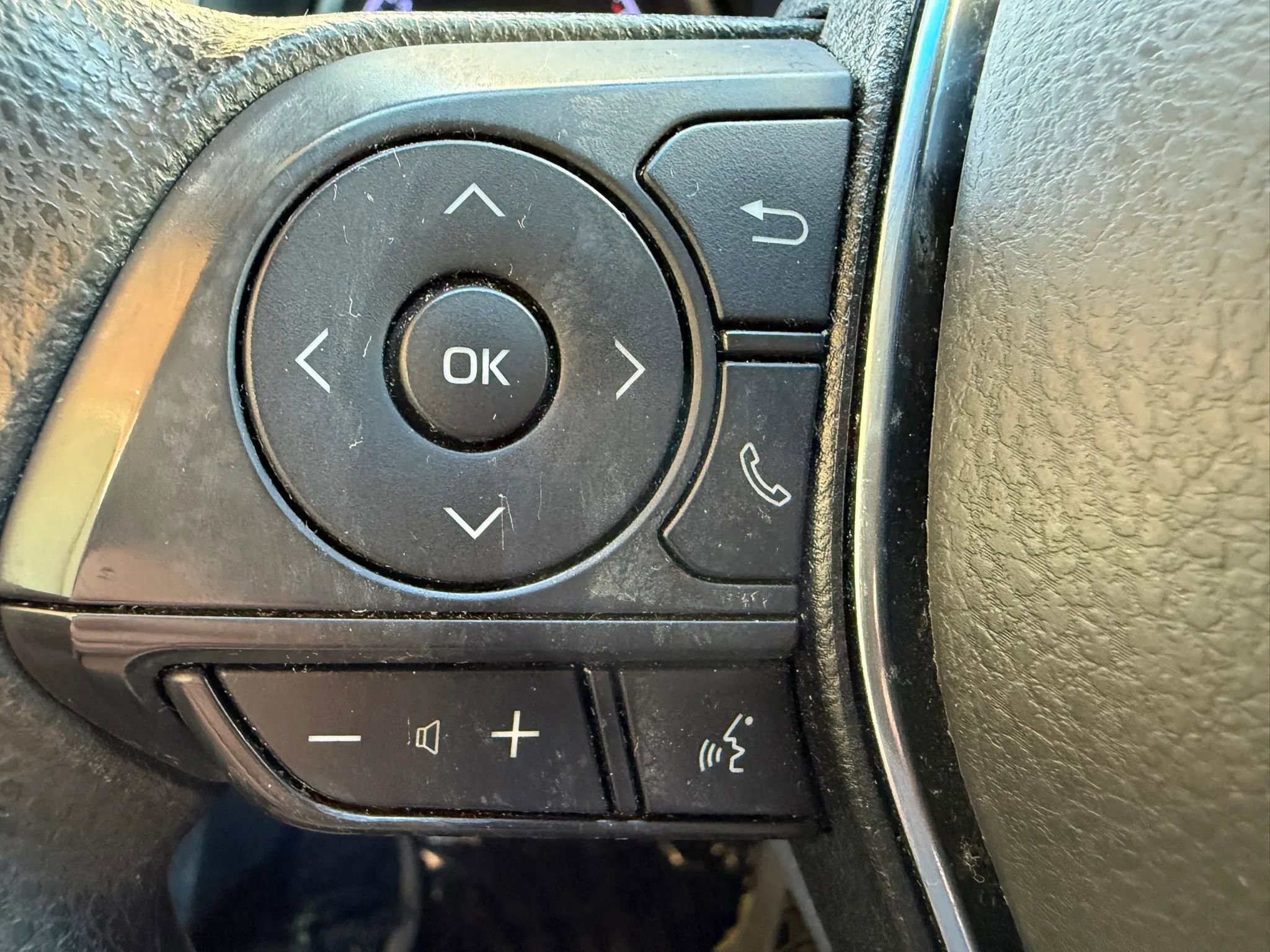 Used 2019 Toyota Camry LE FWD image 12