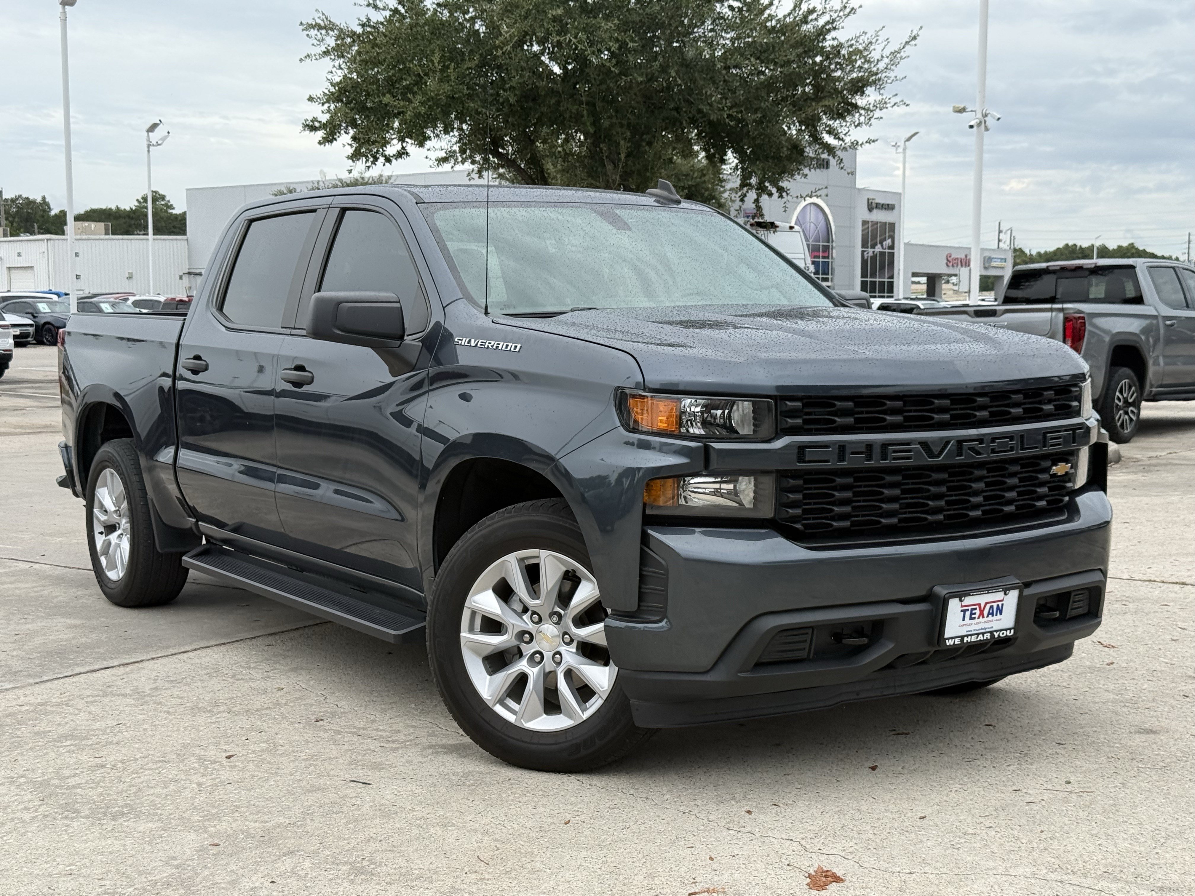Used 2020 Chevrolet Silverado 1500 Custom w/ Custom Value Package RWD image 2