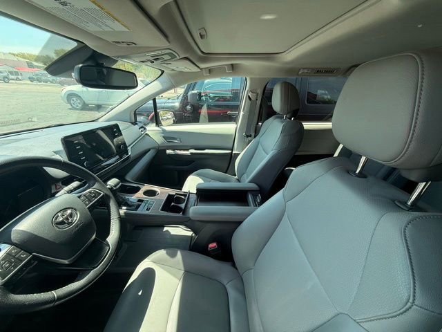 Used 2022 Toyota Sienna XLE FWD image 5