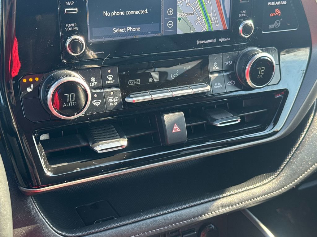 Used 2020 Toyota Highlander XLE AWD/4WD image 26