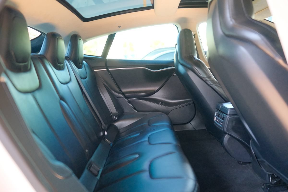Used 2015 Tesla Model S 70 RWD image 29