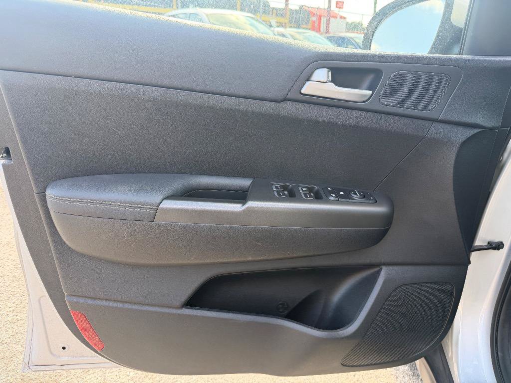 Used 2019 Kia Sportage LX FWD image 11