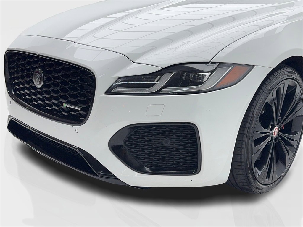Used 2022 Jaguar XF R-Dynamic SE image 5