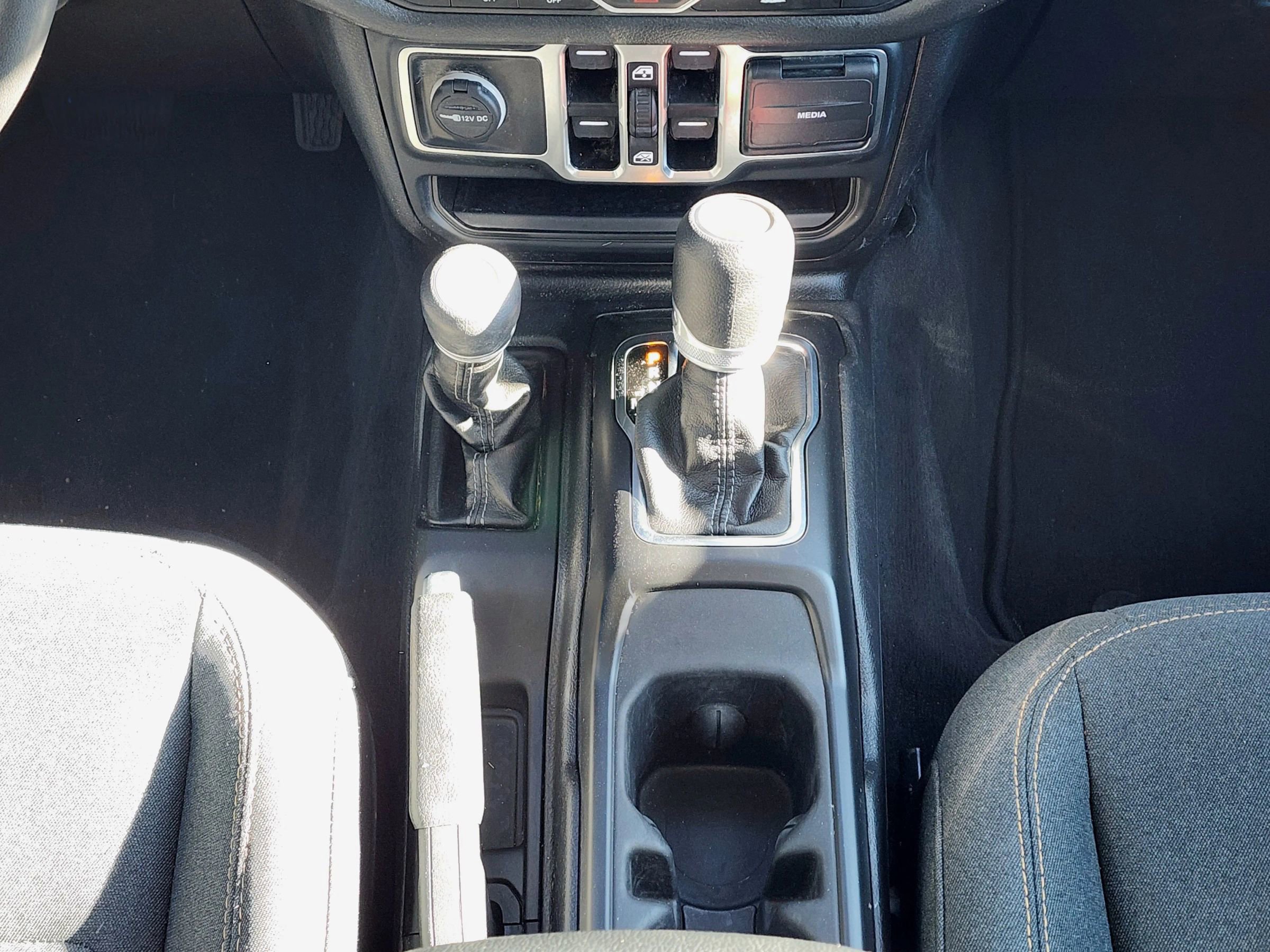 Used 2025 Jeep Gladiator Sport image 19