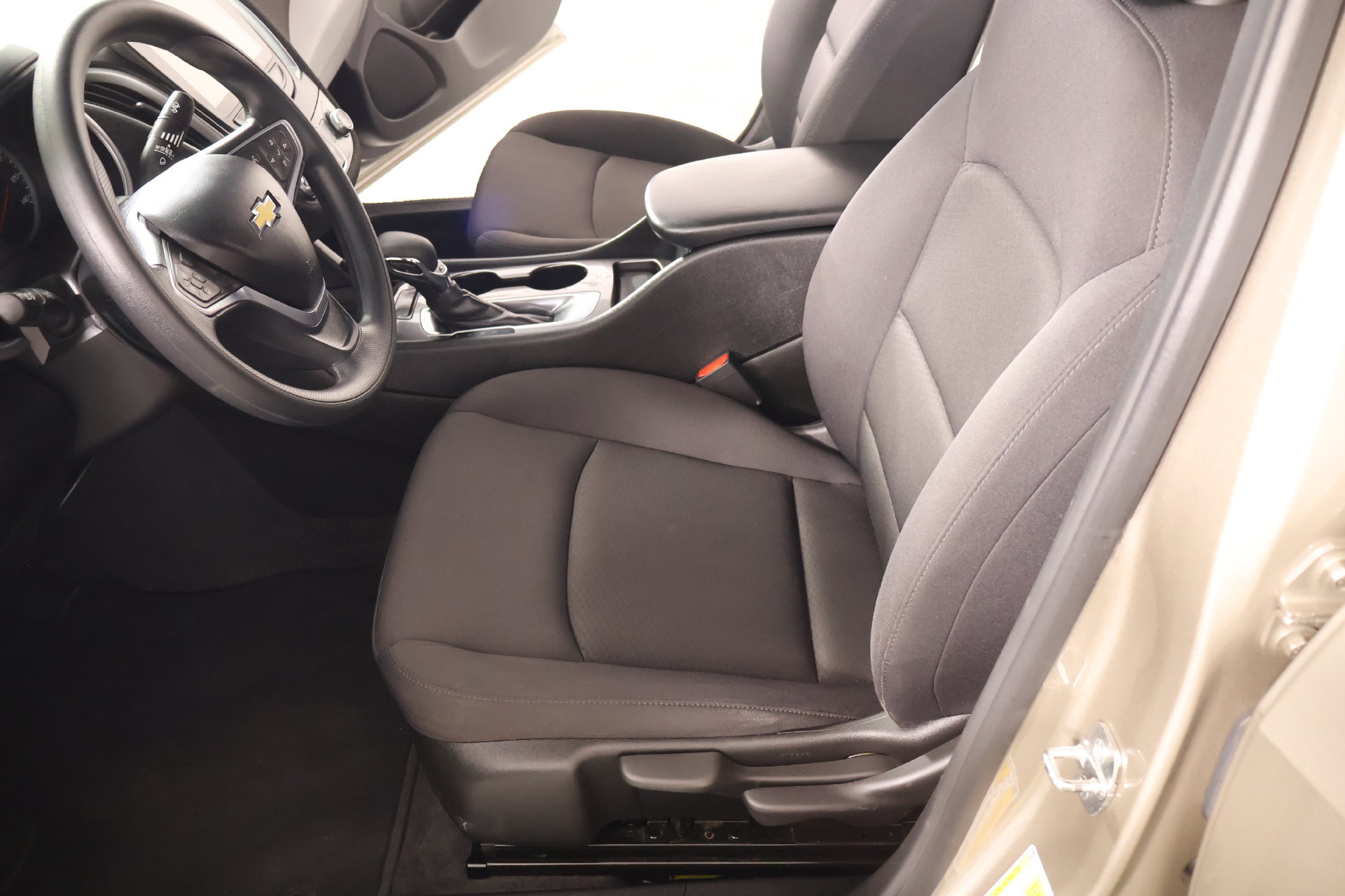Used 2022 Chevrolet Malibu LS FWD image 10