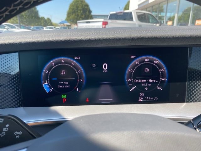 New 2025 Volkswagen Tiguan SE image 32