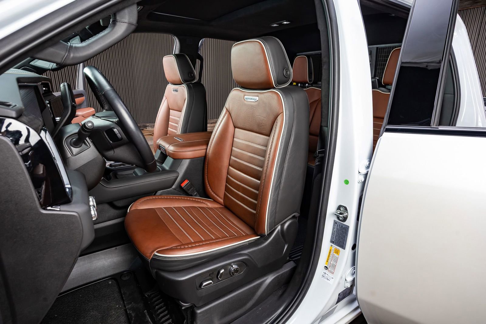 Used 2025 GMC Sierra 2500 Denali Ultimate w/ Max Trailering Package image 30