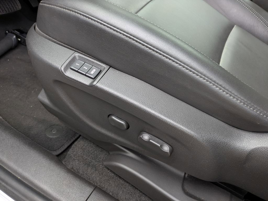 Used 2019 Buick Encore Essence w/ Experience Buick Package image 13