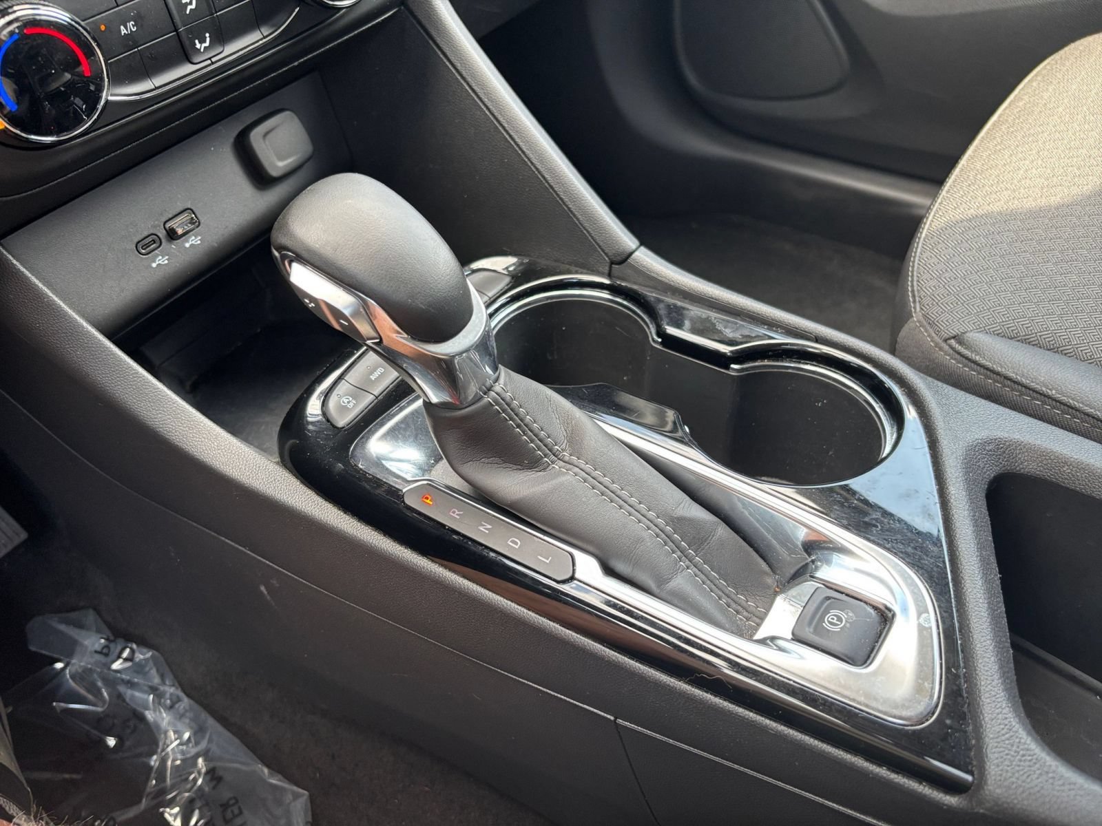 Used 2025 Buick Encore GX Preferred AWD/4WD image 38